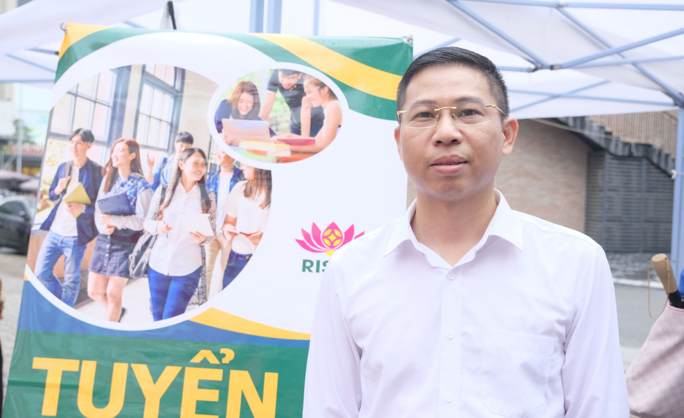 TS. Lê Ngọc Ánh - Phó Viện trưởng Viện Nghiên cứu phát triển kinh tế - xã hội tại Ngày hội. TS. Lê Ngọc Ánh - Phó Viện trưởng Viện Nghiên cứu phát triển kinh tế - xã hội tại Ngày hội.