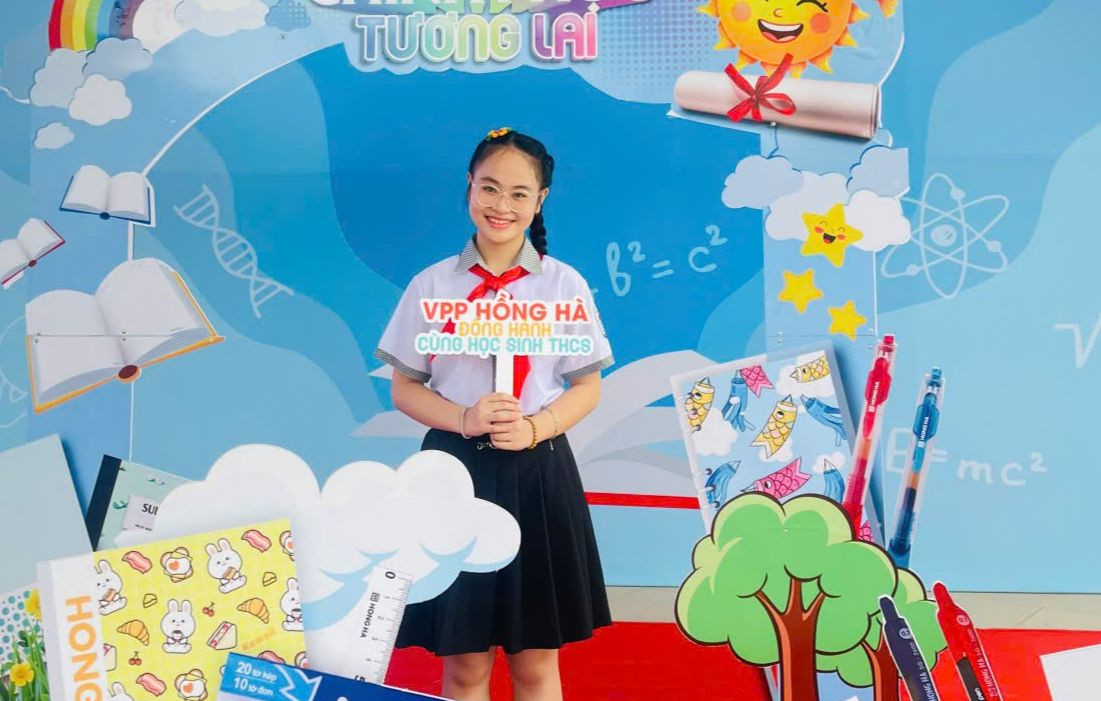 Dù tuổi còn nhỏ nhưng Linh khiến nhiều người không khỏi bất ngờ bởi những thành tích đáng nể. Dù tuổi còn nhỏ nhưng Linh khiến nhiều người không khỏi bất ngờ bởi những thành tích đáng nể.