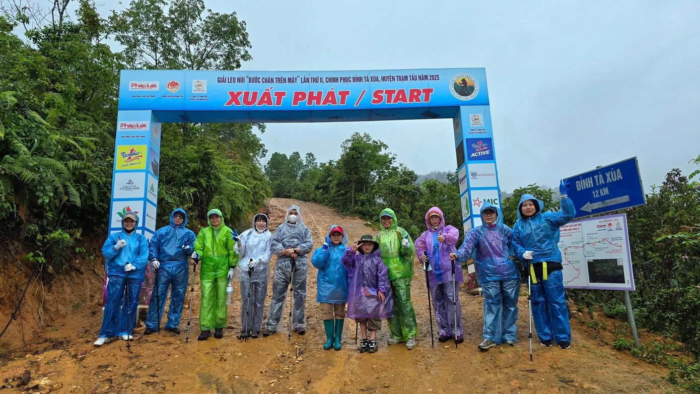 Người mới tham gia trekking có thể tham gia các nhóm tìm đồng đội trên mạng xã hội. Tuy nhiên, trước khi bắt đầu chuyến đi cần tìm hiểu kỹ thông tin người đồng hành và tham khảo ý kiến người quen. Ảnh: Mây và Núi