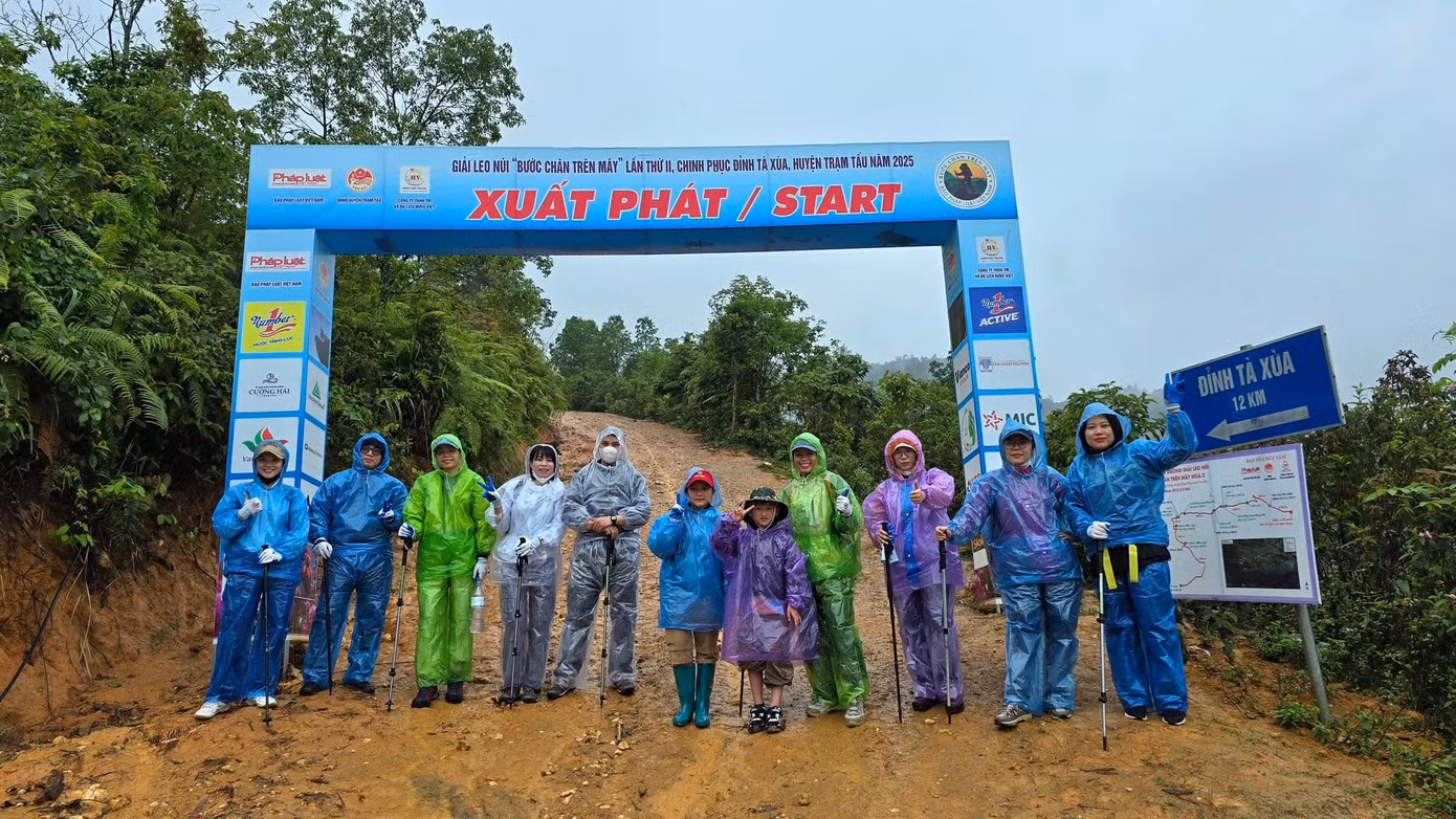 Người mới tham gia trekking có thể tham gia các nhóm tìm đồng đội trên mạng xã hội. Tuy nhiên, trước khi bắt đầu chuyến đi cần tìm hiểu kỹ thông tin người đồng hành và tham khảo ý kiến người quen. Ảnh: Mây và Núi