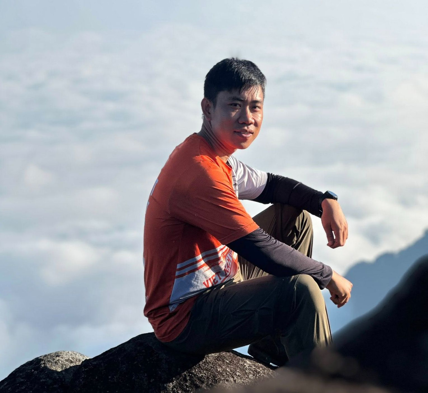 Bạn Lâm Hoàng Tiến chia sẻ: &quot;Giữa biển mây ta tìm thấy chính mình&quot;. Có thể thấy, xã hội hiện đại với áp lực học tập, công việc, mạng xã hội khiến nhiều người trẻ rơi vào trạng thái kiệt sức tinh thần. Những chuyến đi về thiên nhiên, đặc biệt là các hoạt động mang tính trải nghiệm, giúp họ lấy lại cân bằng.