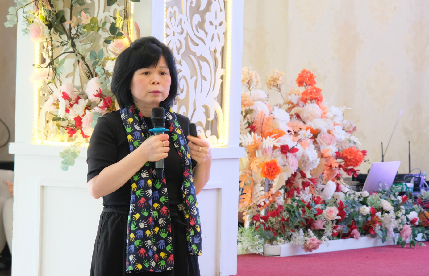 Các chuyên gia chia sẻ tại chương trình.