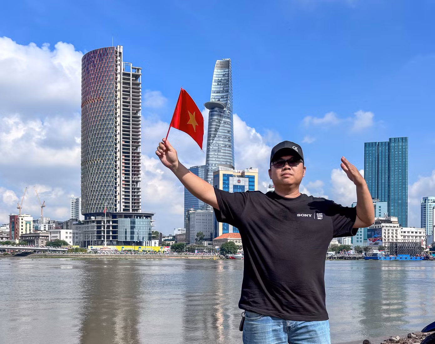Anh Nguyễn Khánh Vũ Khoa - nhiếp ảnh gia tự do làm việc tại TPHCM. Anh Nguyễn Khánh Vũ Khoa - nhiếp ảnh gia tự do làm việc tại TPHCM.