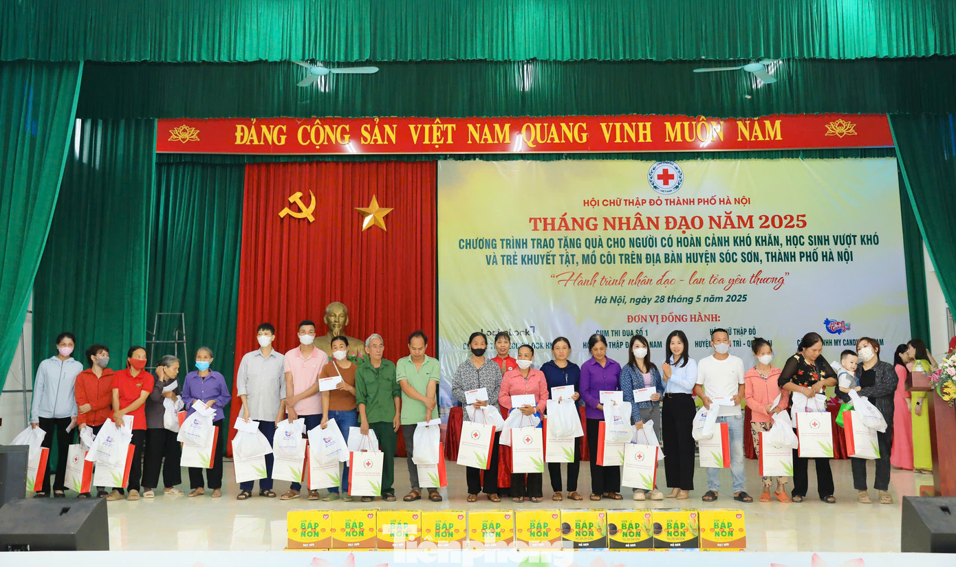 Những phần quà từ đồ dùng thiết yếu đến hỗ trợ tiền mặt là nguồn động viên kịp thời giúp các gia đình giảm gánh nặng chi phí sinh hoạt, ổn định cuộc sống trước mắt và tạo nền tảng vươn lên lâu dài. Những phần quà từ đồ dùng thiết yếu đến hỗ trợ tiền mặt là nguồn động viên kịp thời giúp các gia đình giảm gánh nặng chi phí sinh hoạt, ổn định cuộc sống trước mắt và tạo nền tảng vươn lên lâu dài.