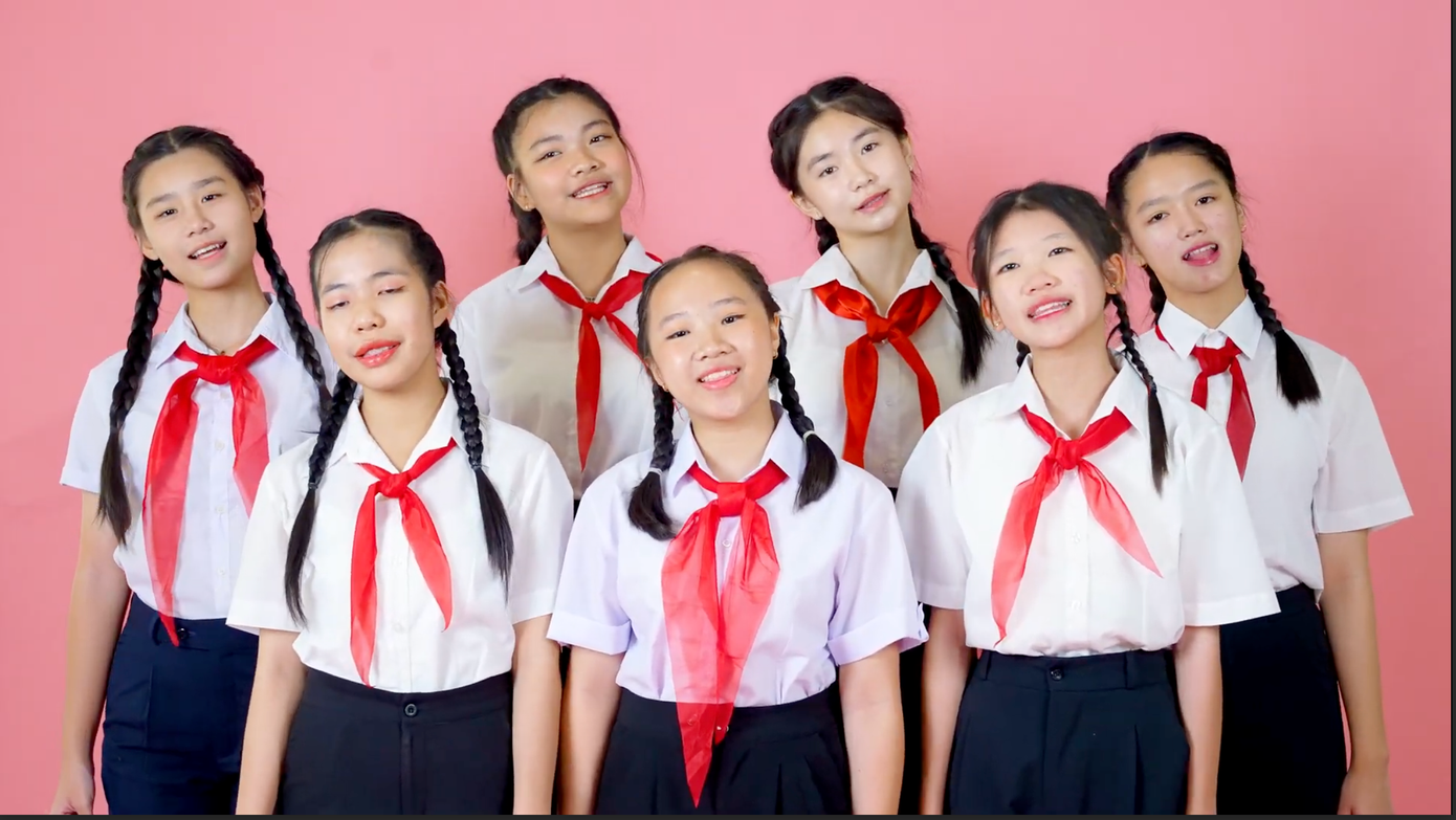 MV có sự tham gia của hơn 50 nghệ sĩ cùng các em thiếu nhi đến từ mọi miền Tổ quốc. MV có sự tham gia của hơn 50 nghệ sĩ cùng các em thiếu nhi đến từ mọi miền Tổ quốc.