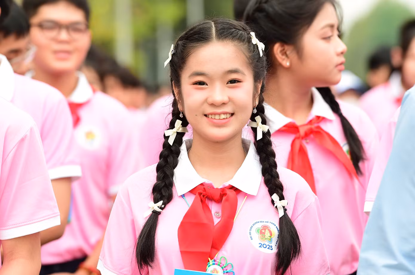 Chân dung "nhà sử học nhỏ tuổi" Nguyễn Hoàng Tuyết Trân. Chân dung "nhà sử học nhỏ tuổi" Nguyễn Hoàng Tuyết Trân.