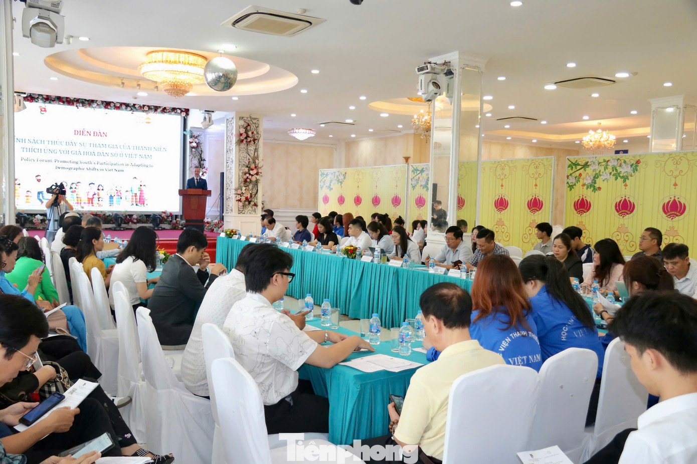 Diễn đàn thu hút đông đảo chuyên gia tham dự và chia sẻ, gợi ý khuyến nghị về chính sách.