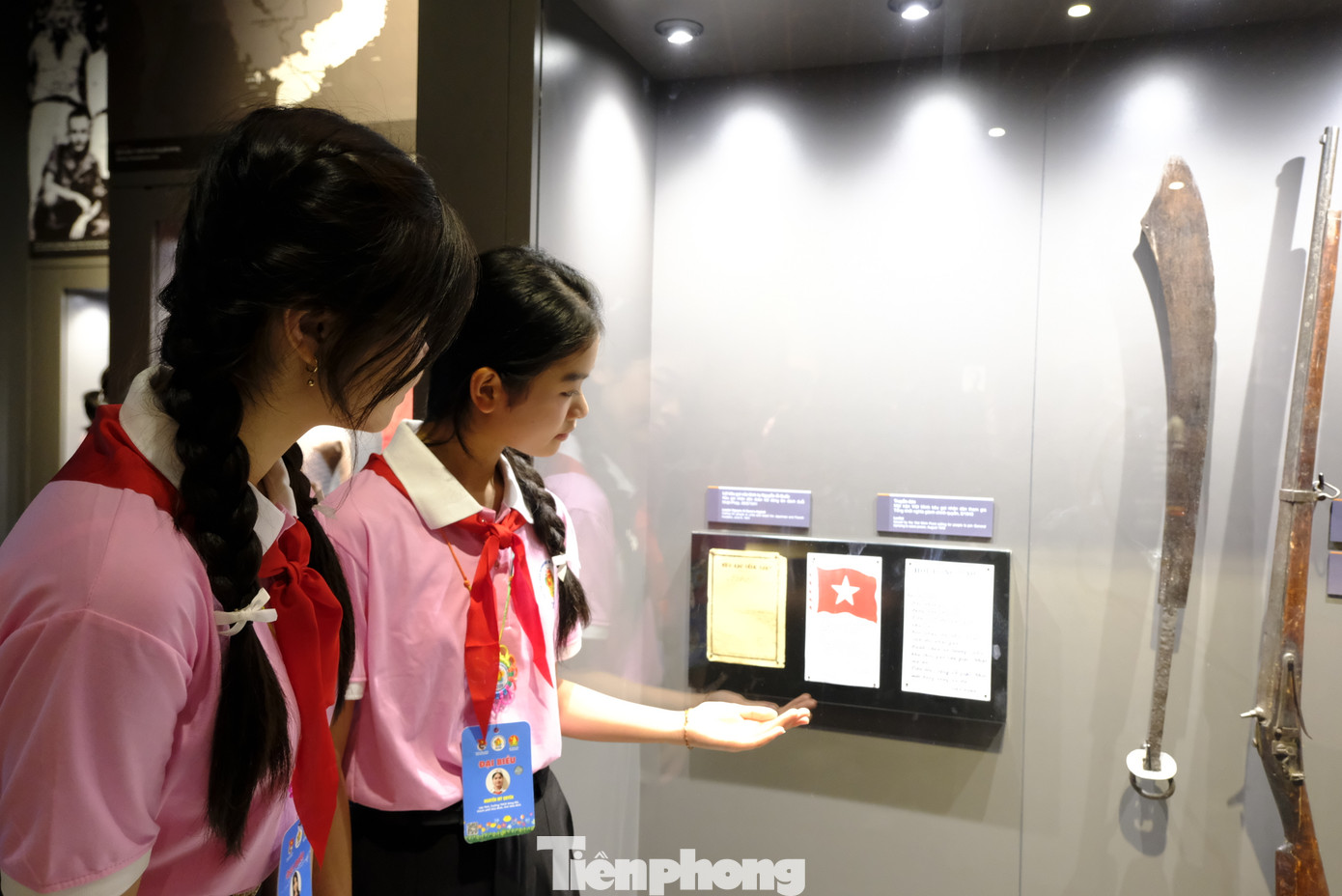 Thiếu nhi Việt Nam bày tỏ niềm tự hào khi được tham quan, tái hiện lại lịch sử hào hùng của dân tộc. Ảnh: Châu Linh Thiếu nhi Việt Nam bày tỏ niềm tự hào khi được tham quan, tái hiện lại lịch sử hào hùng của dân tộc. Ảnh: Châu Linh