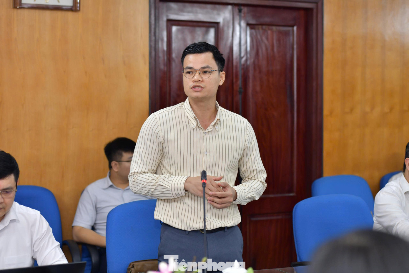 Các chuyên gia, nhà khoa học chia sẻ tại hội thảo.