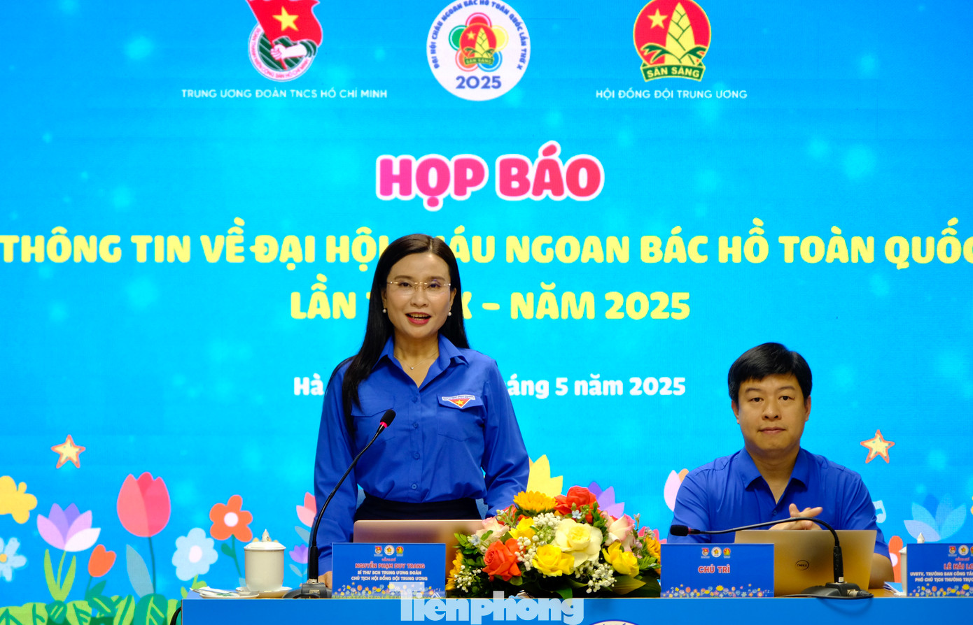 Chị Nguyễn Phạm Duy Trang phát biểu kết luận chương trình. Chị Nguyễn Phạm Duy Trang phát biểu kết luận chương trình.