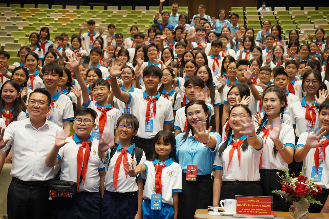 Đại biểu Cháu ngoan Bác Hồ giao lưu tại Tập đoàn Viettel.