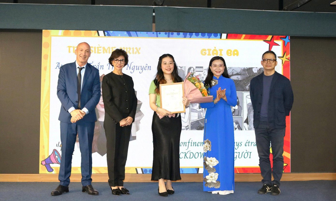 Tại buổi lễ, Ban Tổ chức đã vinh danh 5 tác giả tiêu biểu cùng 4 tác phẩm xuất sắc nhất, ghi nhận những đóng góp nổi bật và giá trị sáng tạo trong từng tác phẩm. Tại buổi lễ, Ban Tổ chức đã vinh danh 5 tác giả tiêu biểu cùng 4 tác phẩm xuất sắc nhất, ghi nhận những đóng góp nổi bật và giá trị sáng tạo trong từng tác phẩm.