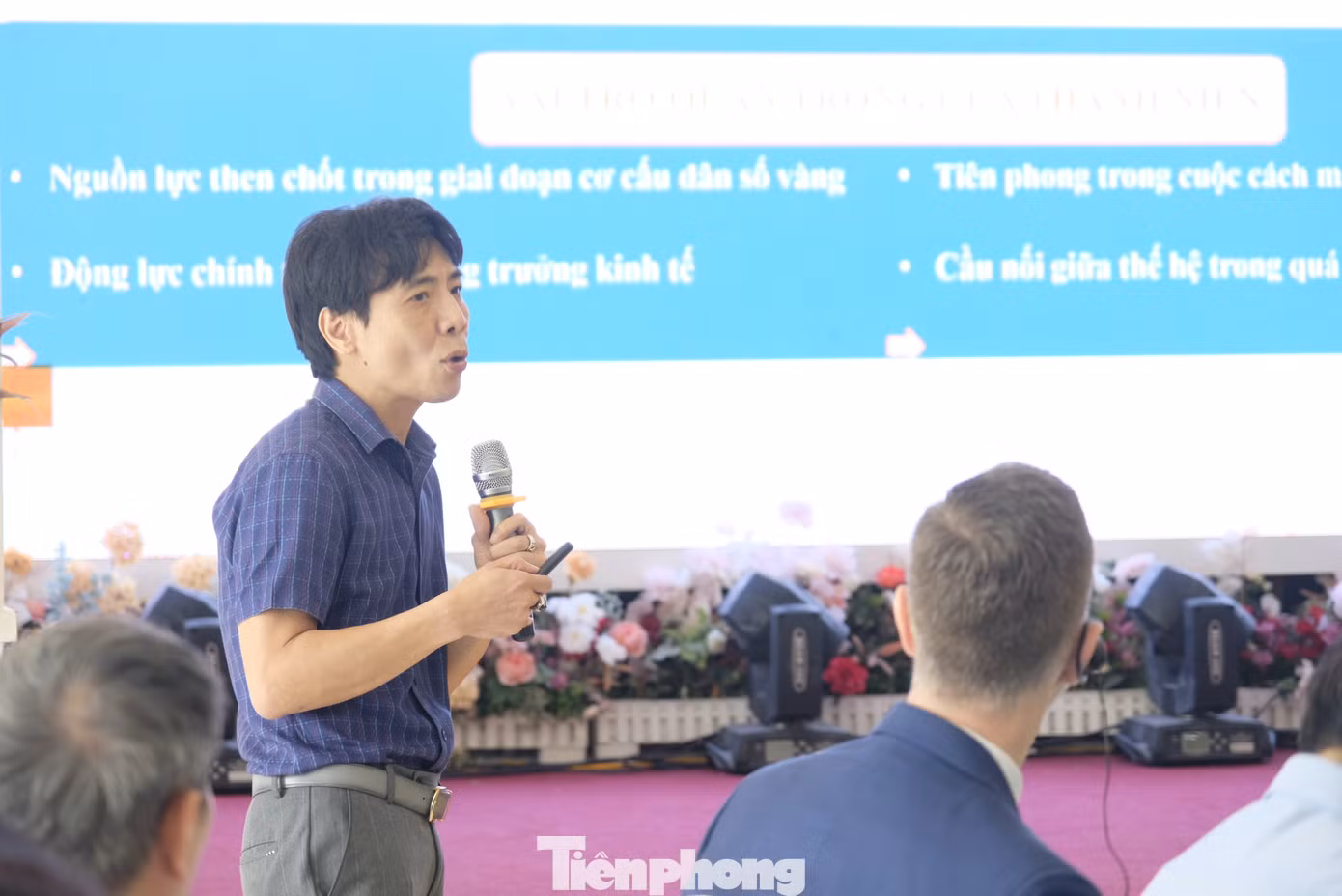 TS. Đặng Vũ Cảnh Linh - Viện trưởng Viện Nghiên cứu Thanh niên chia sẻ tại diễn đàn.