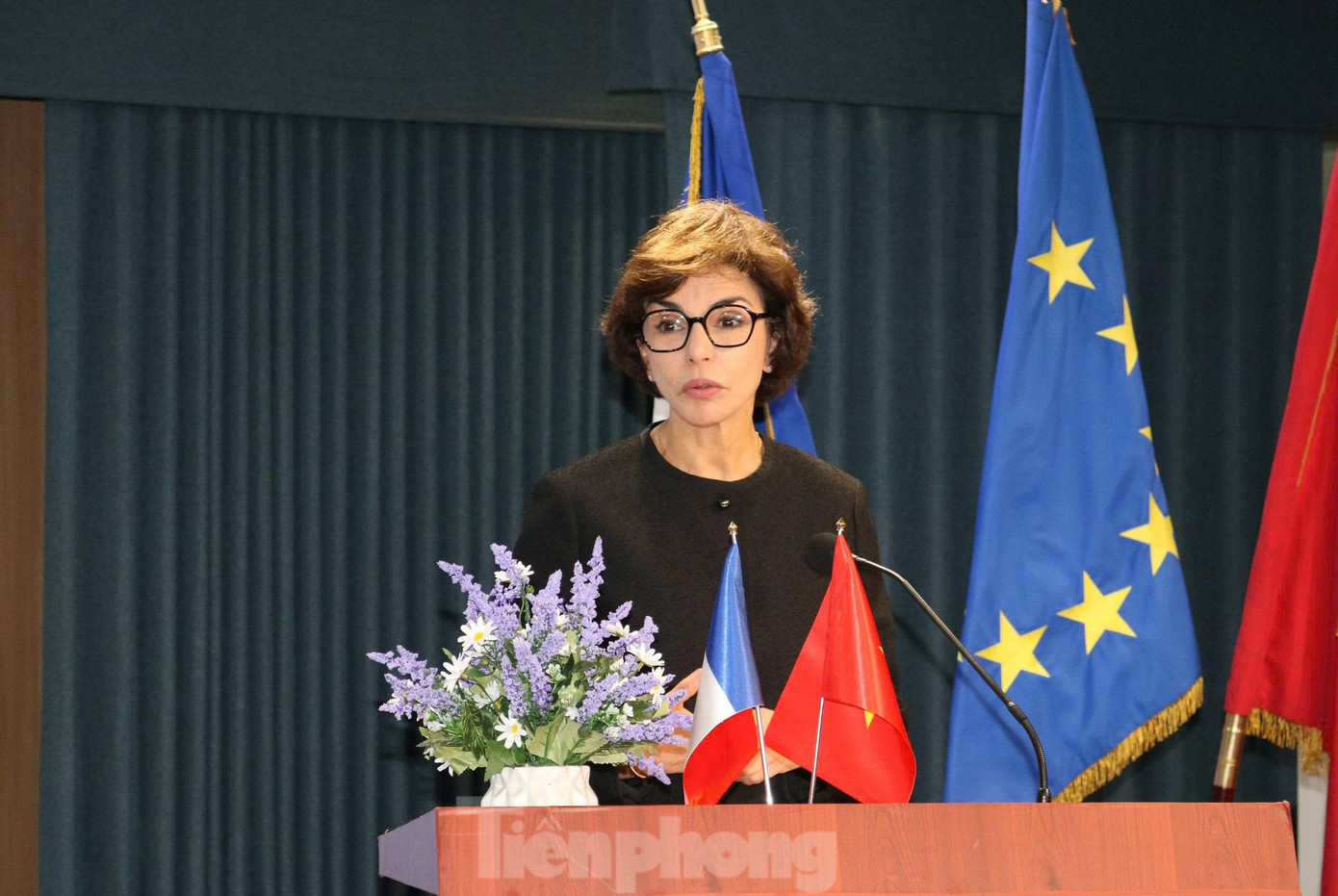 Bà Rachida Dati - Bộ trưởng Bộ Văn hóa Pháp phát biểu tại chương trình. Bà Rachida Dati - Bộ trưởng Bộ Văn hóa Pháp phát biểu tại chương trình.