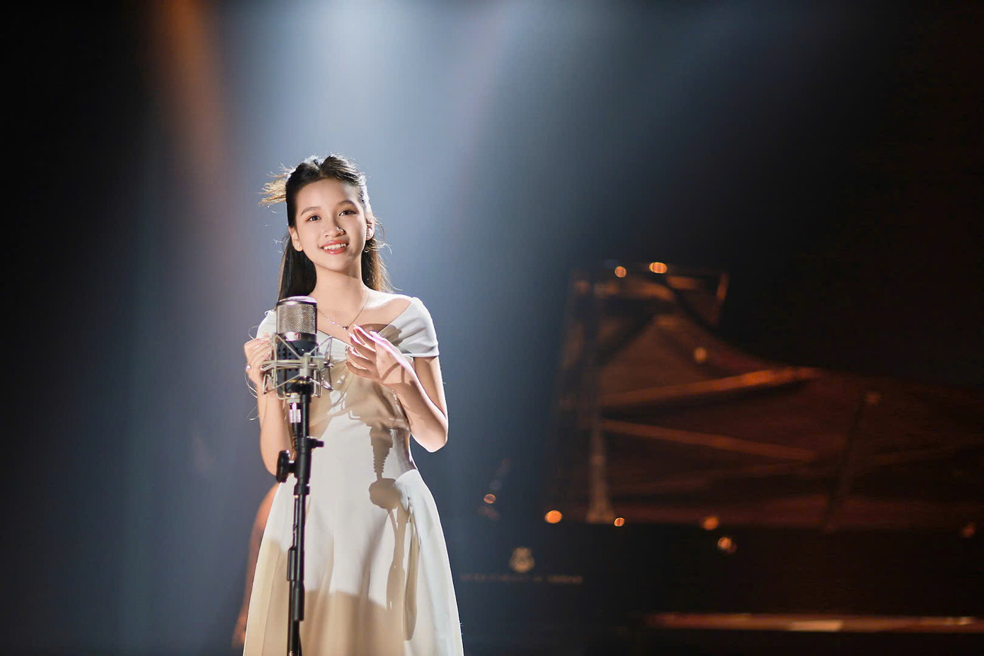 Thiên Kim tự tin, toả sáng trên các sân khấu lớn.