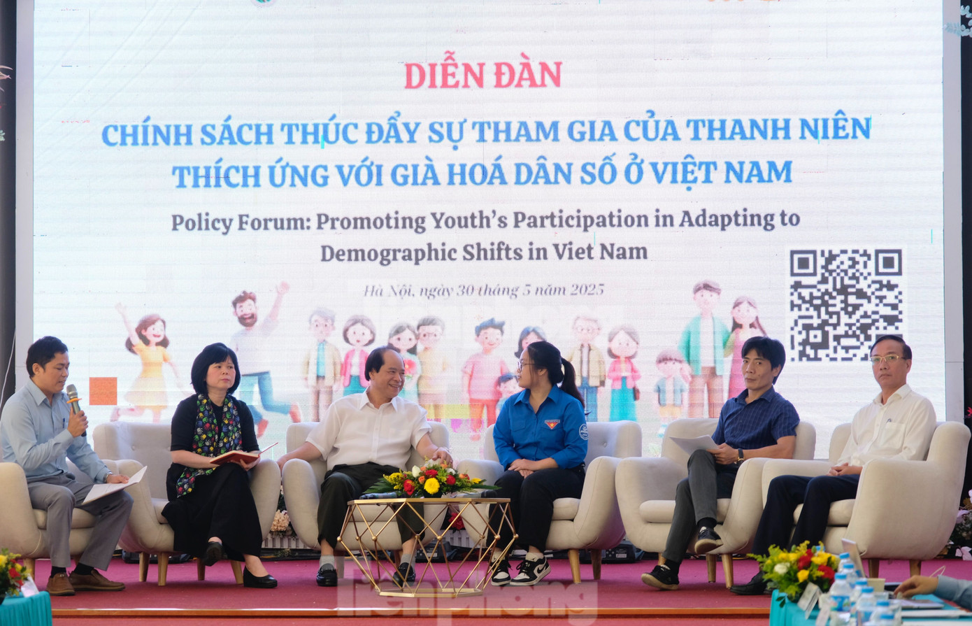 Diễn đàn thu hút đông đảo chuyên gia tham dự và chia sẻ, gợi ý khuyến nghị về chính sách.