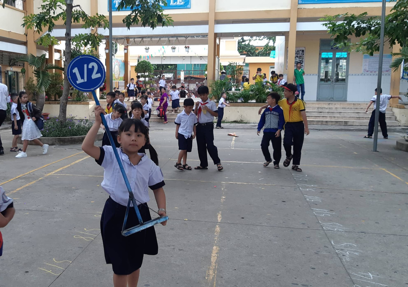 Sáng 5/9, hơn 22 triệu học sinh cả nước hân hoan đón ngày khai giảng ảnh 96
