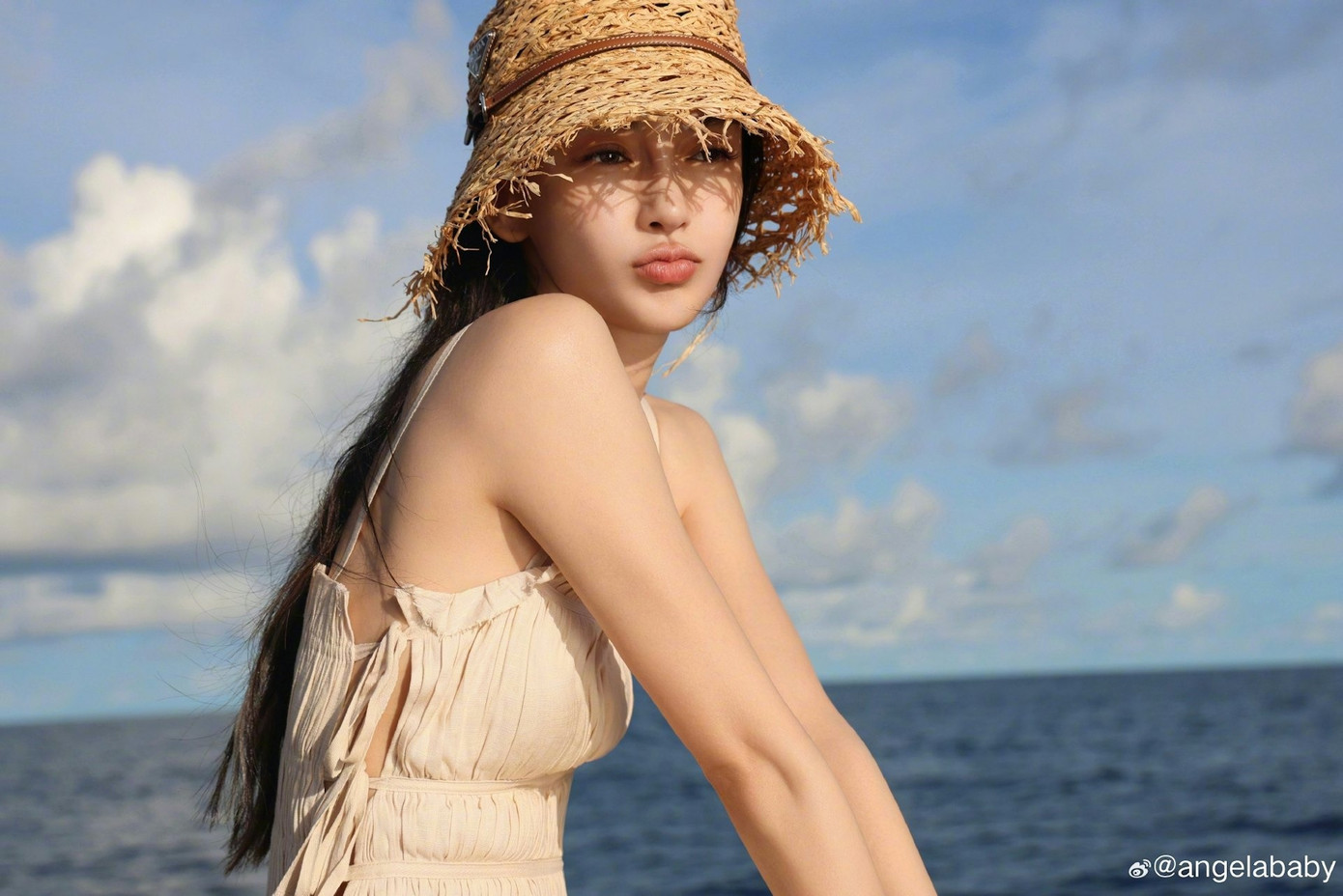 Angelababy mất dần danh tiếng sau ồn ào xem Lisa múa thoát y. Ảnh: Weibo.