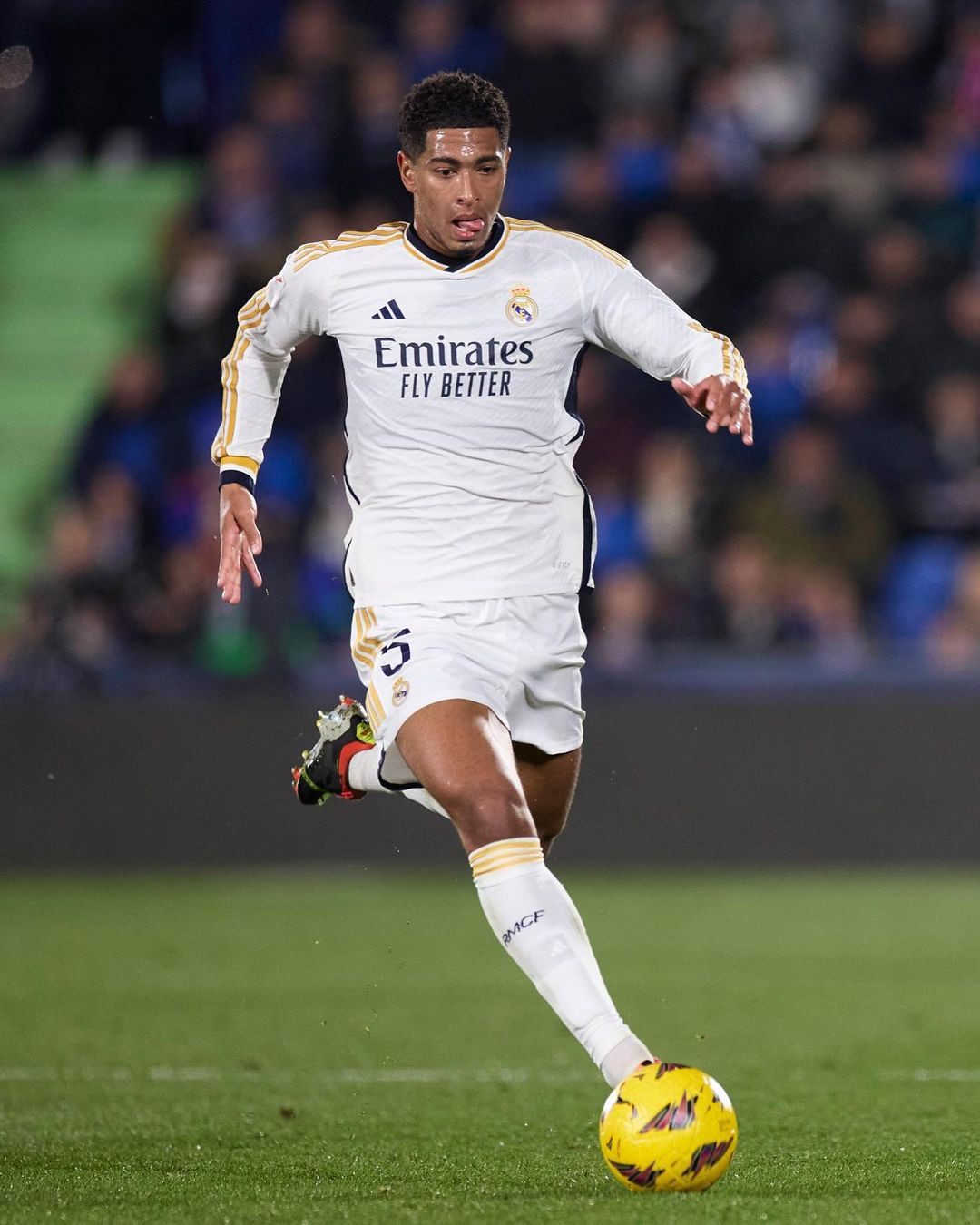 So với dàn WAGs kỳ cựu, Laura Celia Valk là cái tên mới. Cô được cho là bạn gái mới của tiền vệ sinh năm 2003 Jude Bellingham sau khi chia tay Asantewa Chitty vào năm 2023. Mặc dù hai người cố gắng giữ bí mật mối quan hệ, nhưng Valk bị bắt gặp xuất hiện tại khu tập thể cũng như nơi tập luyện của Real Madrid nhiều lần. Họ theo dõi nhau trên Instagram.