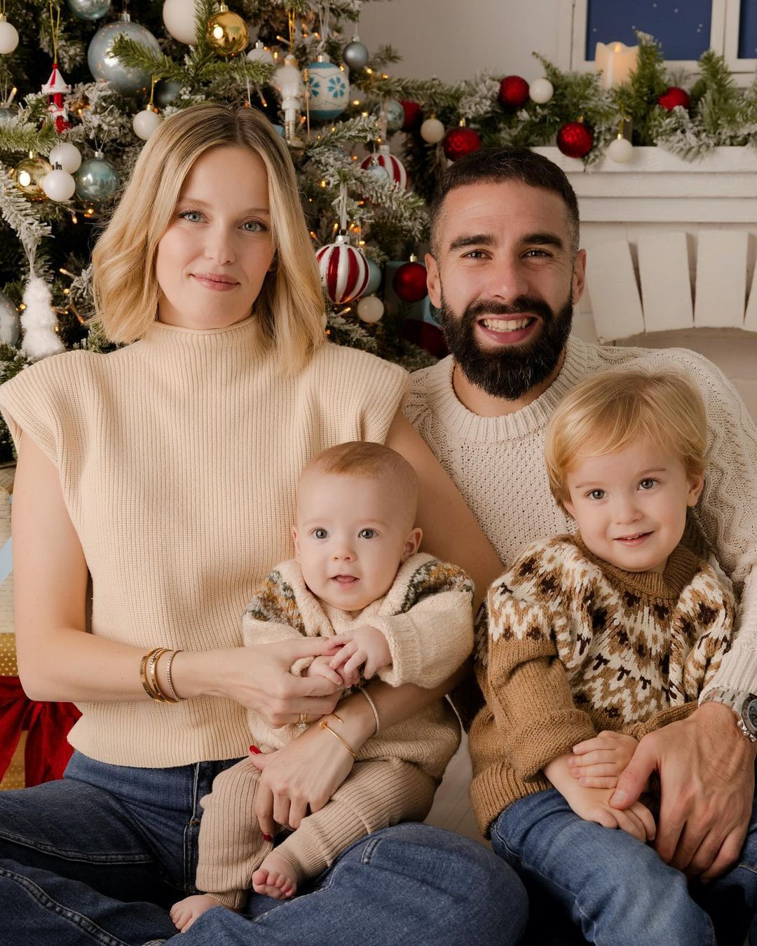 Daphne Canizares là vợ của hậu vệ Dani Carvajal. Hai người kết hôn vào năm 2022 trong buổi lễ xa hoa ở Ayllón, Segovia, Tây Ban Nha. Trước đó, họ có 4 năm yêu nhau. Hiện tại, họ là gia đình 4 người hạnh phúc.