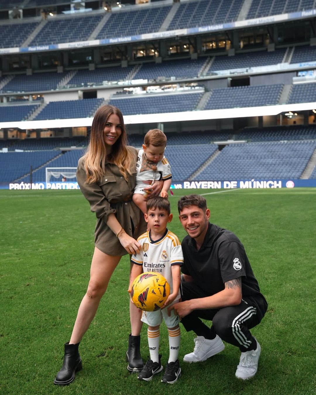 Mina Bonino là vợ của tiền vệ Federico Valverde. Cô và chồng quen nhau qua mạng xã hội. Họ công khai mối quan hệ vào năm 2019 nhưng được cho là hẹn hò từ trước đó khá lâu. Tháng 3/2022, họ tổ chức hôn lễ. Trước khi cưới, họ sinh con trai đầu lòng vào năm 2020. Sau cưới, họ có thêm một bé trai khác.