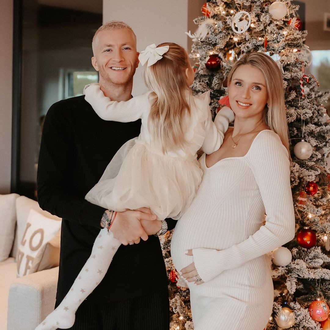 Scarlett Gartmann là một trong những nàng WAGs nổi tiếng nhất của đội tuyển Dortmund. Cô là vợ của ngôi sao bóng đá người Đức Marco Reus. Cặp đôi quen nhau từ năm 2015 và kết hôn vào năm 2019. Sự có mặt của Gartmann trên khán đài có ý nghĩa lớn lớn đối với chồng bởi đây là mùa giải cuối cùng của anh trong màu áo Dortmund.