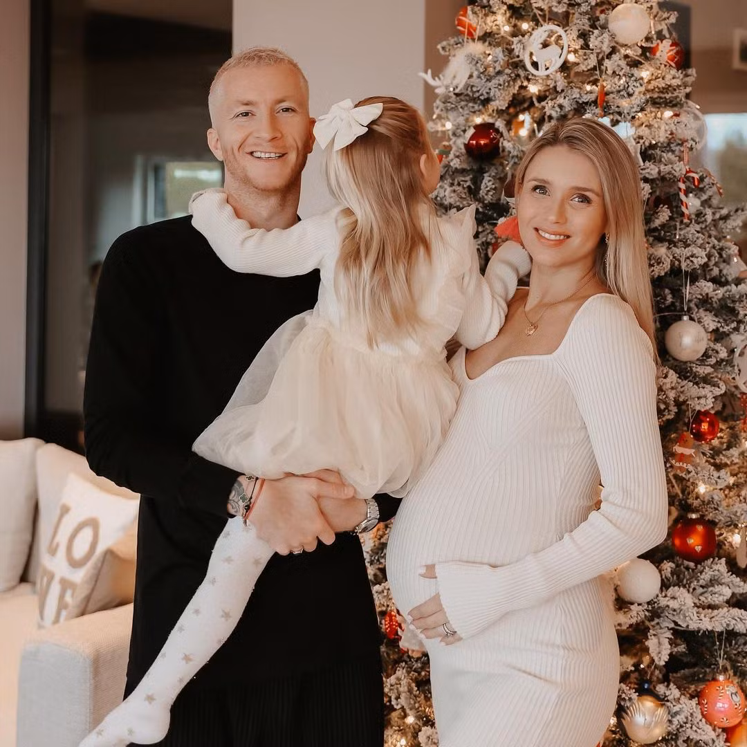 Scarlett Gartmann là một trong những nàng WAGs nổi tiếng nhất của đội tuyển Dortmund. Cô là vợ của ngôi sao bóng đá người Đức Marco Reus. Cặp đôi quen nhau từ năm 2015 và kết hôn vào năm 2019. Sự có mặt của Gartmann trên khán đài có ý nghĩa lớn lớn đối với chồng bởi đây là mùa giải cuối cùng của anh trong màu áo Dortmund.