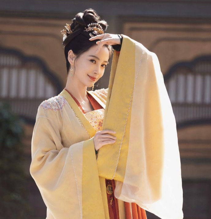 Angelababy xinh đẹp có thừa nhưng diễn xuất lại thảm họa. Đây là rào cản lớn nhất để Tương tư lệnh thành công. Ảnh: Weibo.