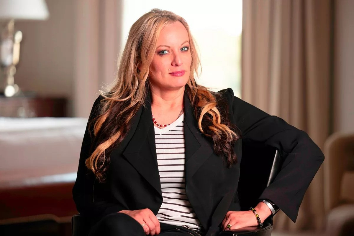 Stormy Daniels khuyên bà Melania rời khỏi ông Trump. Ảnh: Mirror.