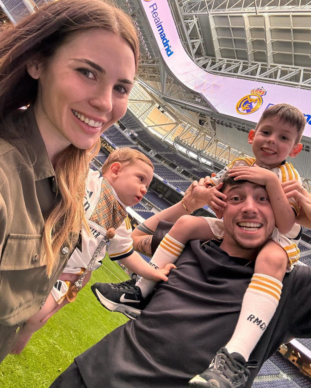 Mina Bonino là vợ của tiền vệ Federico Valverde. Cô và chồng quen nhau qua mạng xã hội. Họ công khai mối quan hệ vào năm 2019 nhưng được cho là hẹn hò từ trước đó khá lâu. Tháng 3/2022, họ tổ chức hôn lễ. Trước khi cưới, họ sinh con trai đầu lòng vào năm 2020. Sau cưới, họ có thêm một bé trai khác.