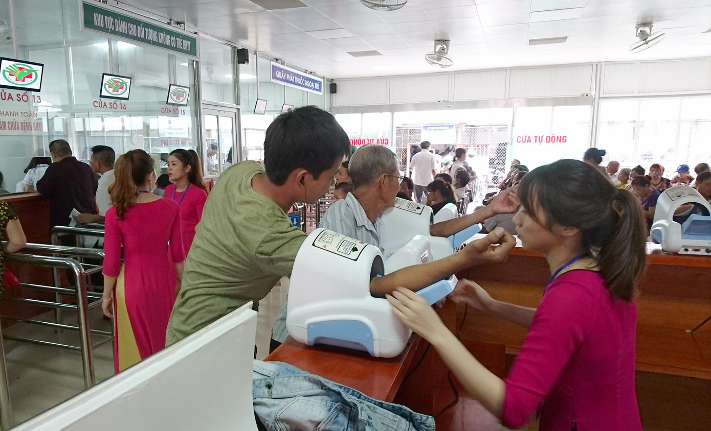 BHYT là một trong những trụ cột của hệ thống an sinh xã hội, giảm gánh nặng chi phí khám chữa bệnh cho người dân. ẢNH MINH HỌA: PHẠM THANH.