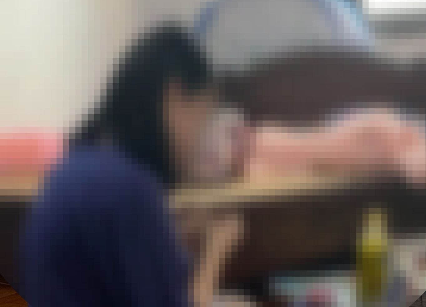 Cháu Y cho biết có lần người đàn ông hàng xóm còn dụ cháu sang nhà chơi, rồi xâm hại.