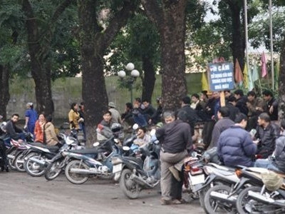 Công nhân của công ty CP luyện cán thép Gia Sàng (Thái Nguyên) đình công vì không được trả lương đúng hạn