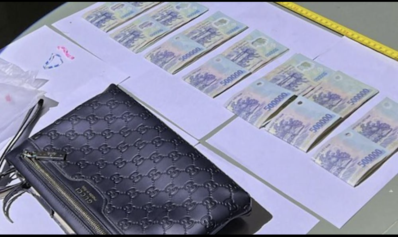 Tiền mặt khoảng 130 triệu đồng