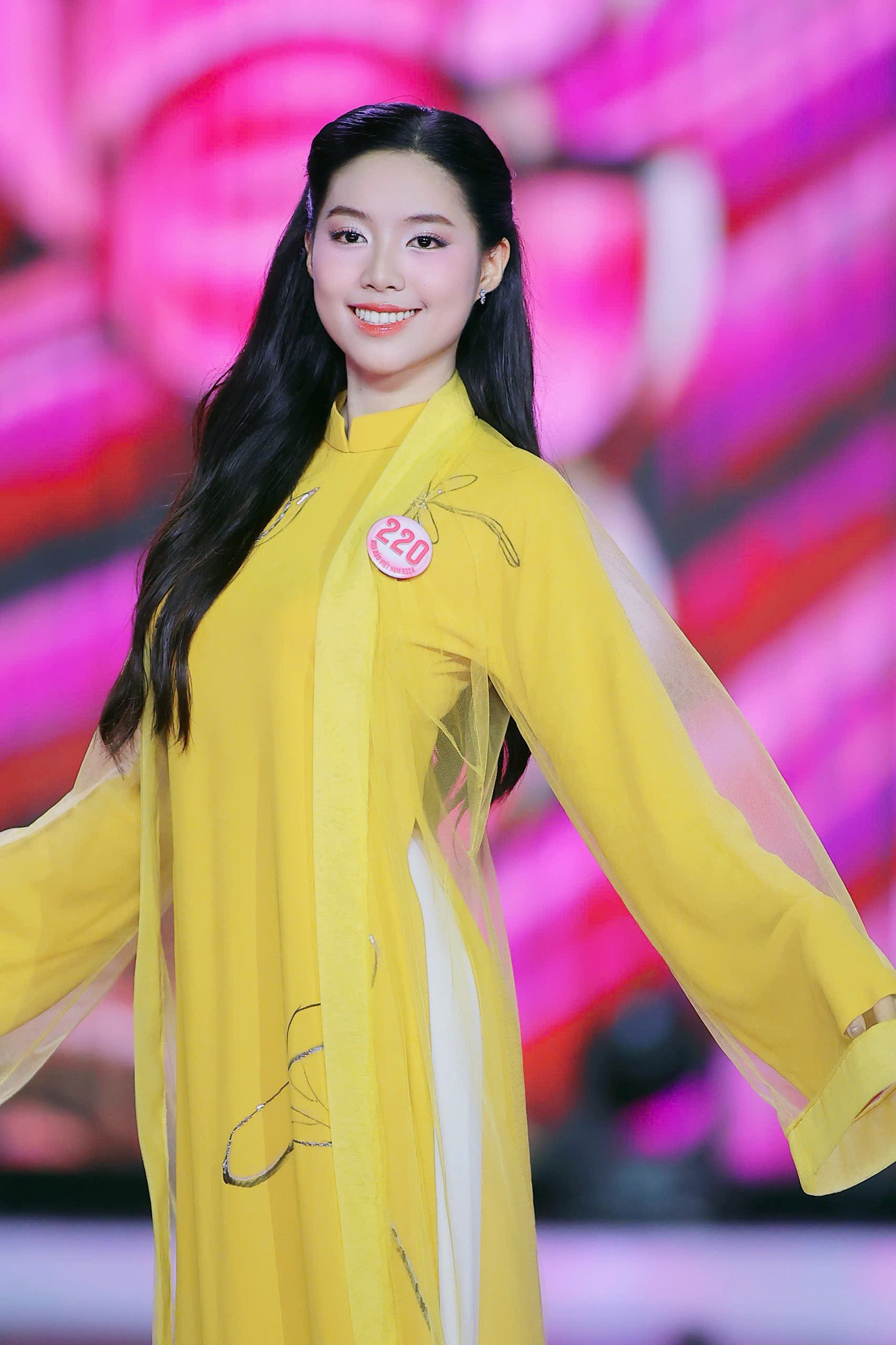 Đồng quan điểm với Trúc Linh, Á hậu Châu Anh cũng tiếc nuối về phần trình diễn bikini của mình trong đêm chung kết. Người đẹp Hà Nội cho biết cô đặt yếu tố an toàn lên hàng đầu, thay vì thể hiện những bước đi quyến rũ.