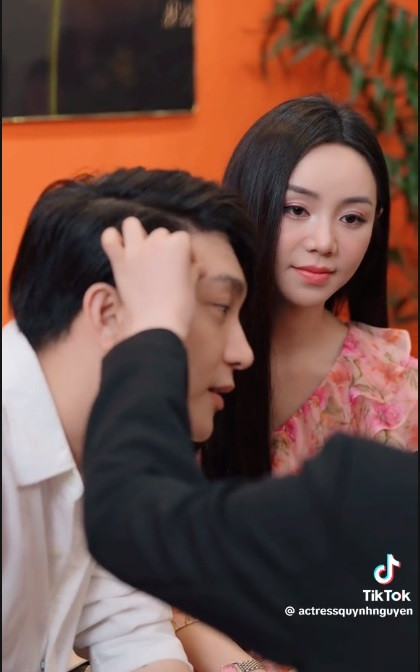 Nhiều nghệ sĩ Việt quảng cáo làm chân mày phong thủy cải vận.