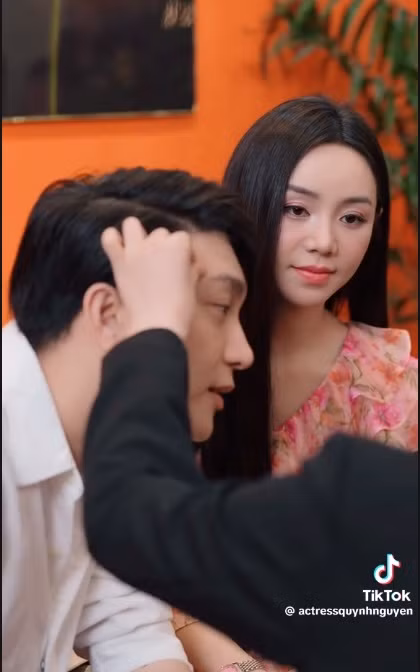 Nhiều nghệ sĩ Việt quảng cáo làm chân mày phong thủy cải vận.