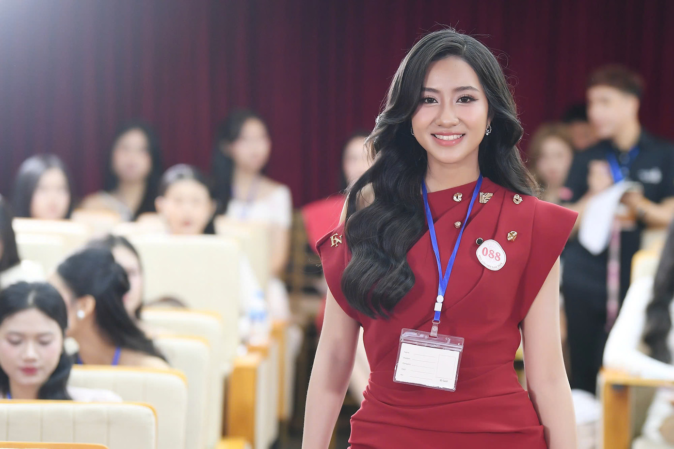 Về sứ mệnh của hoa hậu, Hà Trúc Linh quan điểm rằng bất kỳ hoa hậu nào cũng ý thức trách nhiệm bản thân khi đội lên đầu chiếc vương miện rạng rỡ.