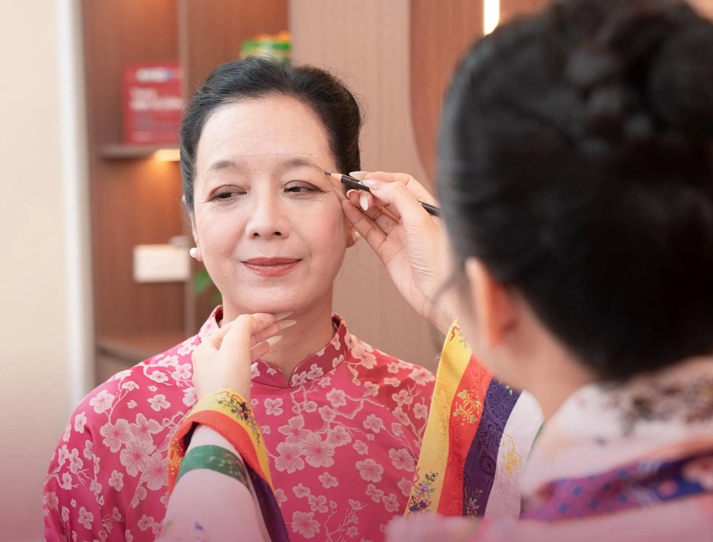 Hàng loạt video nghệ sĩ Việt xuất hiện trong quảng cáo làm chân mày phong thủy tại cơ sở thẩm mỹ Huyền Trân biến mất.