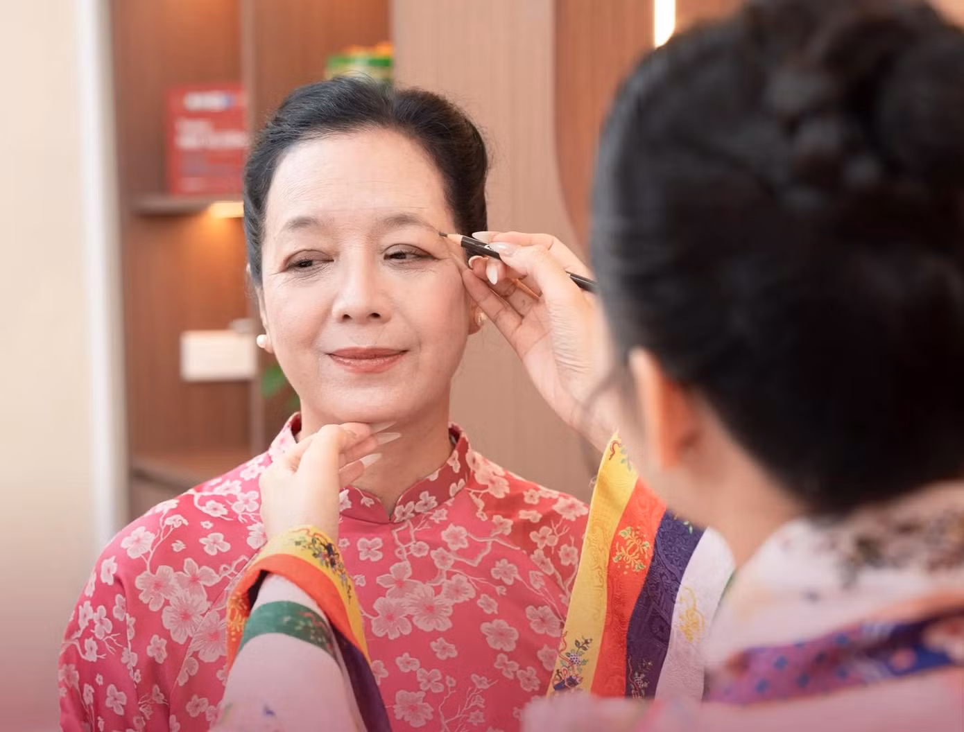 Hàng loạt video nghệ sĩ Việt xuất hiện trong quảng cáo làm chân mày phong thủy tại cơ sở thẩm mỹ Huyền Trân biến mất.