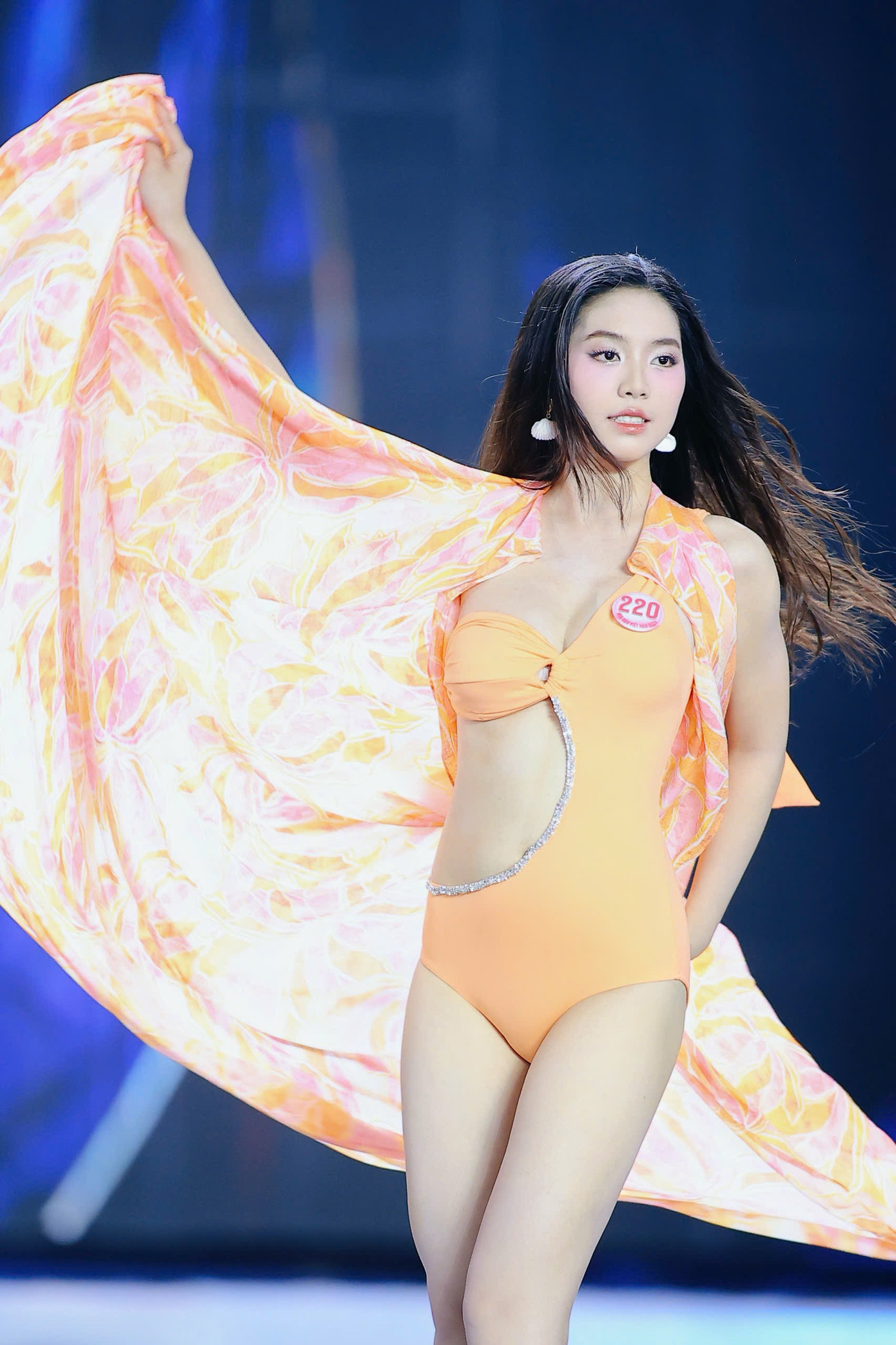 Theo Châu Anh, tham gia cuộc thi Hoa hậu Việt Nam 2024 là lần đầu cô bước trên giày cao gót 17 cm, trình diễn bikini và váy dạ hội trên sân khấu. Châu Anh cho biết thời khắc trở thành Á hậu 1 đánh dấu một cột mốc đặc biệt trong cuộc đời. Cô mong được lan tỏa hình ảnh nữ quân nhân vừa bản lĩnh, kỷ luật, vừa dịu dàng, nữ tính.