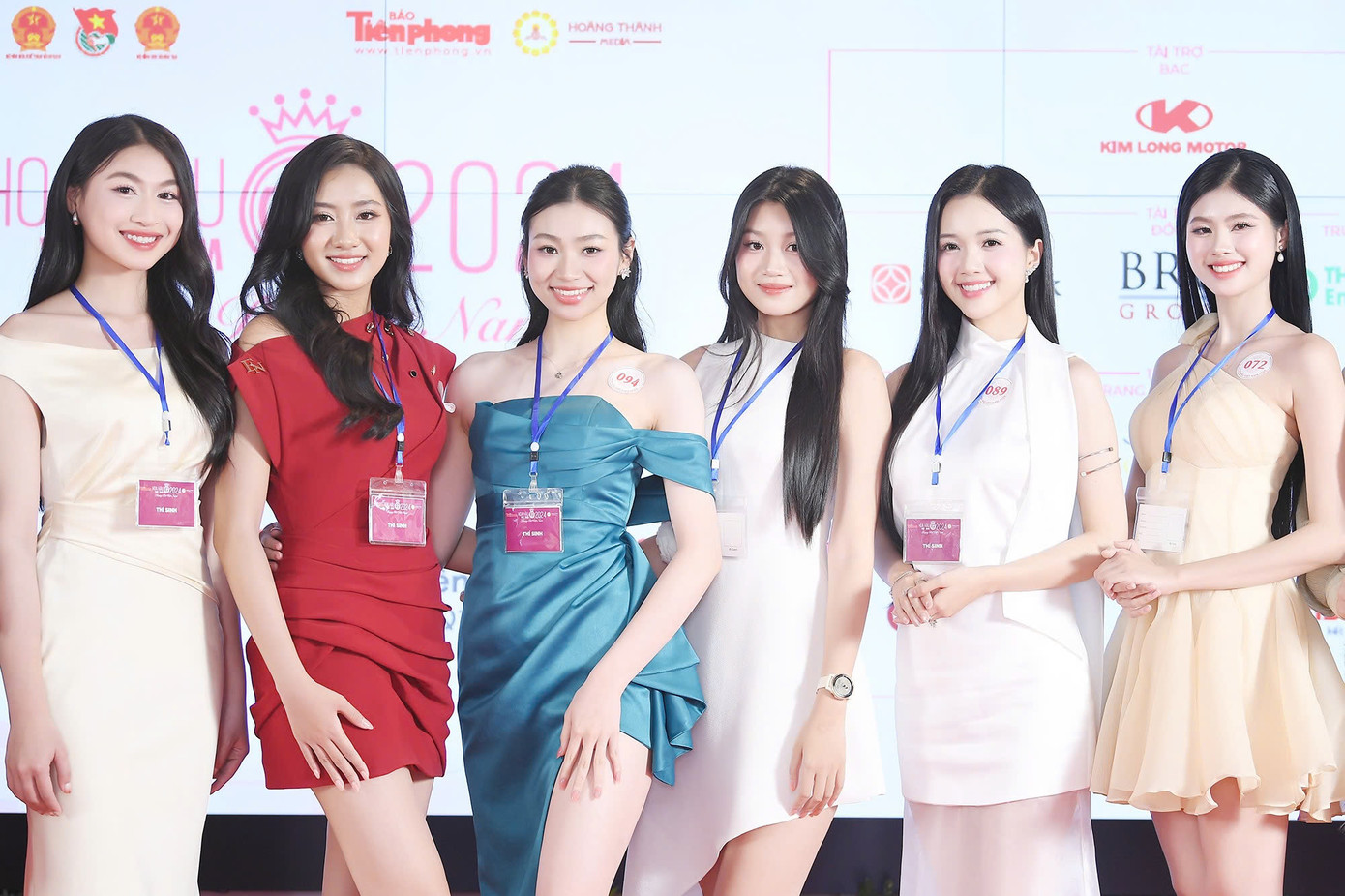 "Tôi ý thức được ngay khoảnh khắc đội vương miện. Tôi càng ý thức rõ hơn trách nhiệm sau những ngày qua. Lúc đầu, tôi bỡ ngỡ, tự hỏi trách nhiệm của mình là gì. Tôi sau đó nhận ra hoa hậu phải có nhân cách đẹp, sống tử tế, có đạo đức để giúp đỡ mọi người xung quanh, lan tỏa năng lượng tích cực, giúp đỡ cộng đồng. Đó là điều vô cùng đáng quý", Hà Trúc Linh chia sẻ.