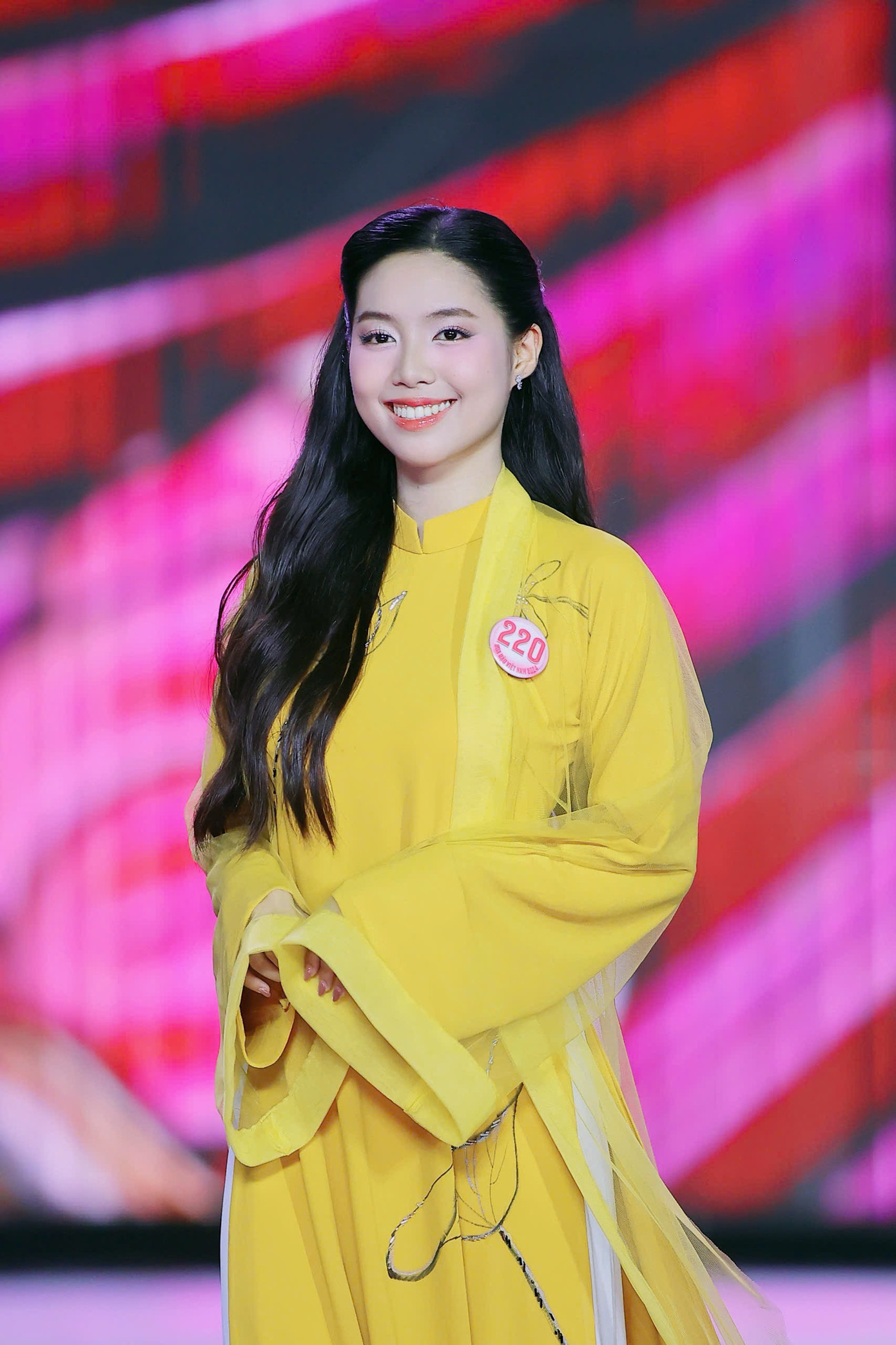 Đồng quan điểm với Trúc Linh, Á hậu Châu Anh cũng tiếc nuối về phần trình diễn bikini của mình trong đêm chung kết. Người đẹp Hà Nội cho biết cô đặt yếu tố an toàn lên hàng đầu, thay vì thể hiện những bước đi quyến rũ.