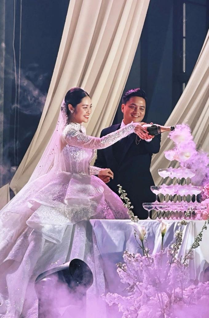 Một số hình ảnh trong đám cưới Hoa hậu Nông Thúy Hằng tối 5/7.