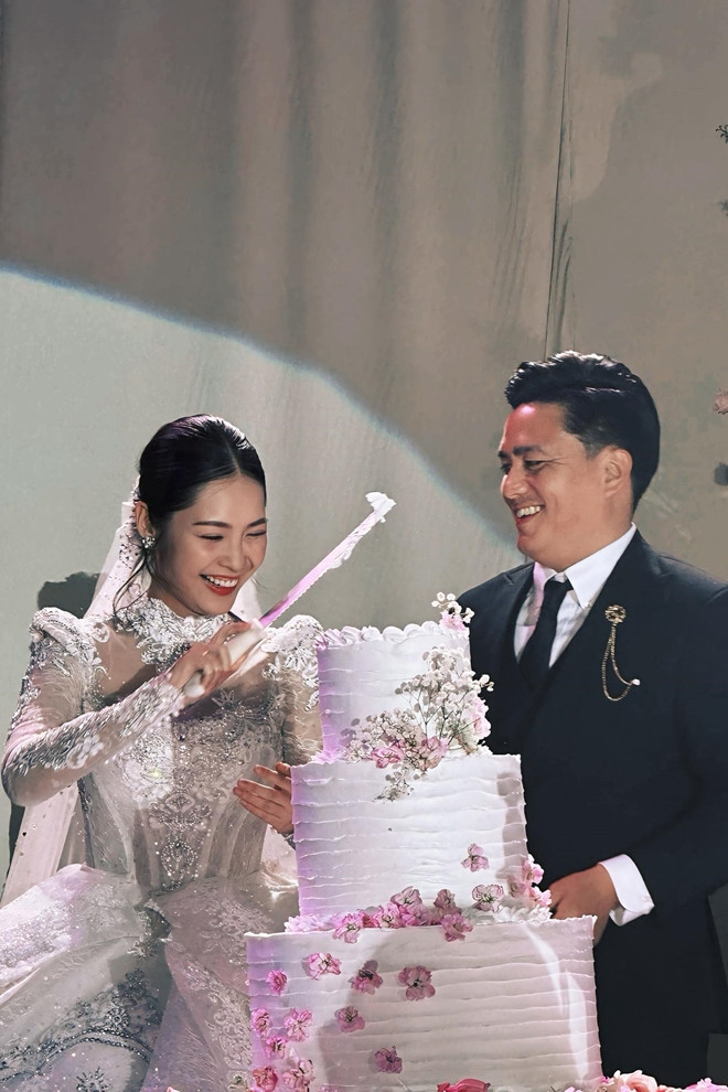 Một số hình ảnh trong đám cưới Hoa hậu Nông Thúy Hằng tối 5/7.