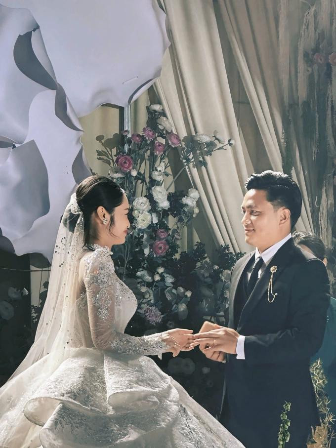 Một số hình ảnh trong đám cưới Hoa hậu Nông Thúy Hằng tối 5/7.