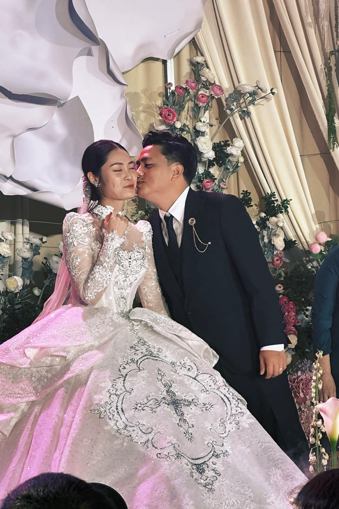 Một số hình ảnh trong đám cưới Hoa hậu Nông Thúy Hằng tối 5/7.