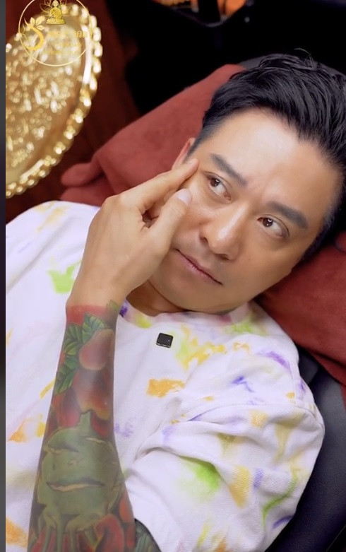 Nhiều nghệ sĩ Việt quảng cáo làm chân mày phong thủy cải vận.