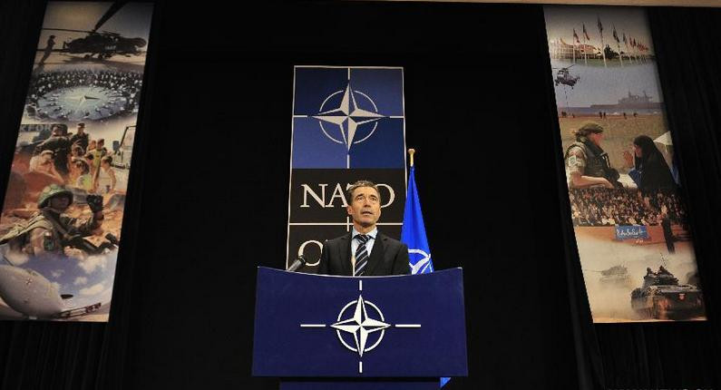 Tổng thư ký NATO Anders Fogh Rasmussen trong cuộc họp các Bộ trưởng ngày hôm qua 