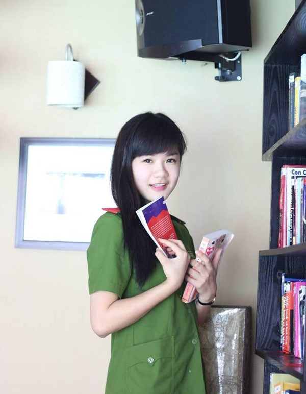 Phương Nhung chia sẻ vì bận đóng phim và tham gia các hoạt động nên việc học của cô có đôi phần sao nhãng. Vì thế, trong học kỳ này, Nhung sẽ cố gắng tập trung vào việc học hơn. Hoàn thành tốt 5 năm học tập và rèn luyện tại trường là mục tiêu gần của Nhung